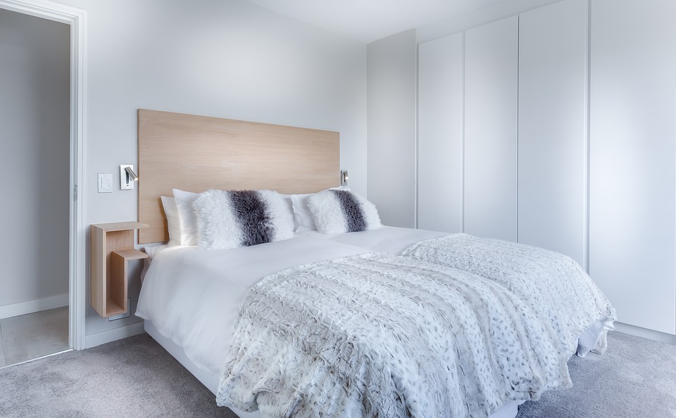 modern minimalist bedroom 3486163 960 720